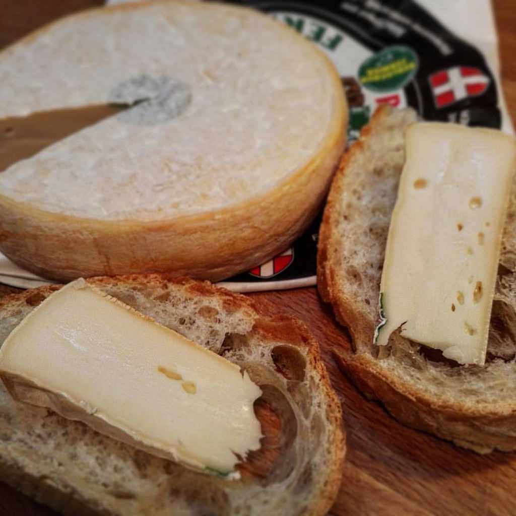 Pieces of Reblochon Cheese with Breads