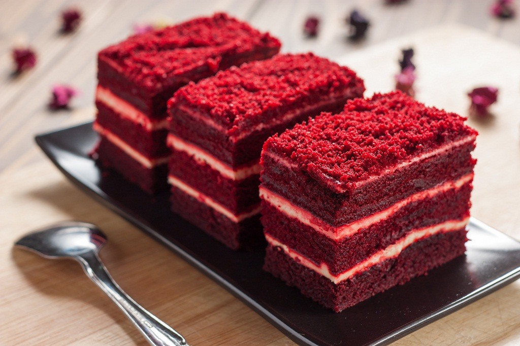 what-does-red-velvet-cake-taste-like-get-your-answer-here-cheffist