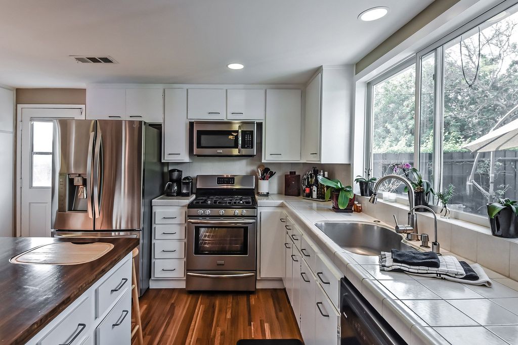 modern space of a kitchen