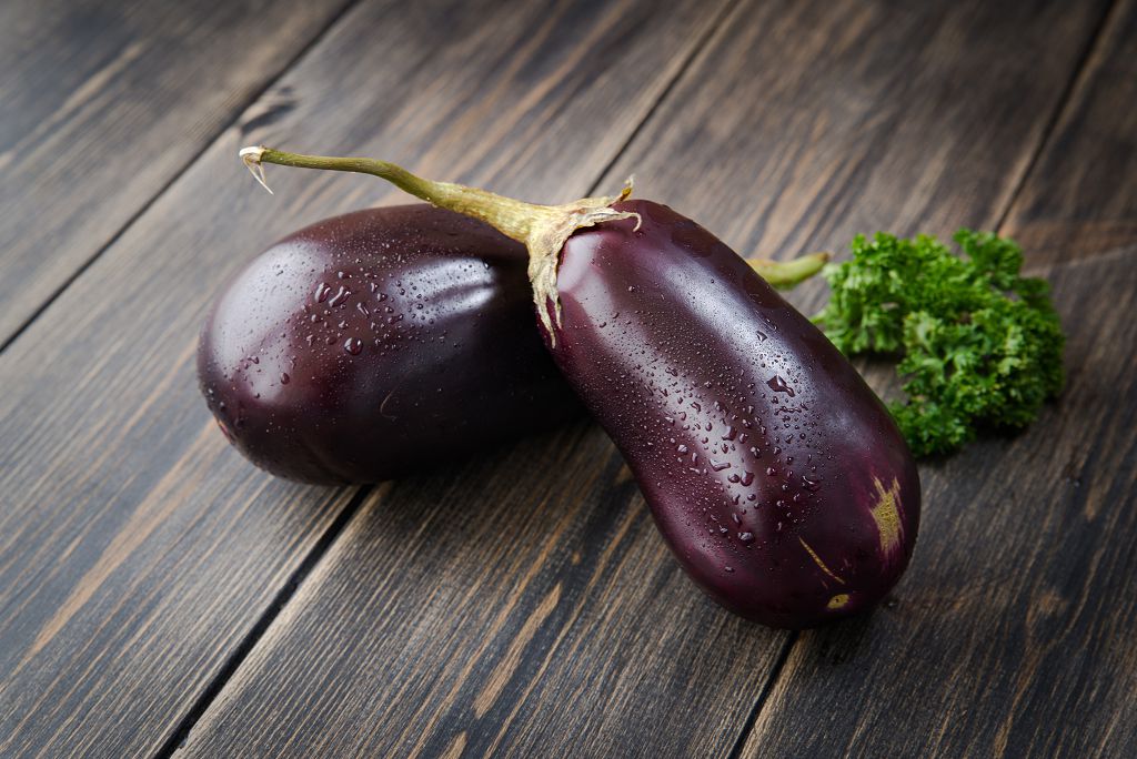  Eggplant and vegetables on the table