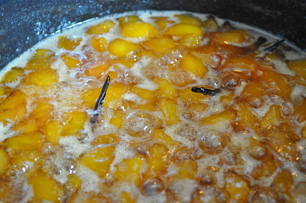 slices of Peach with sugar on the huge bowl