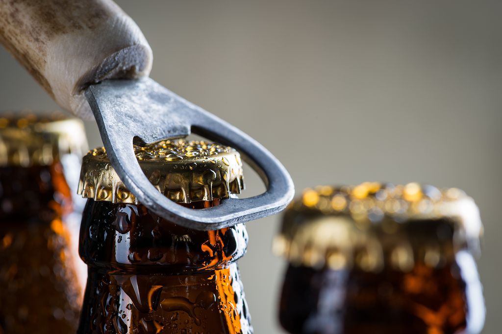 Pour beer into a casserole dish