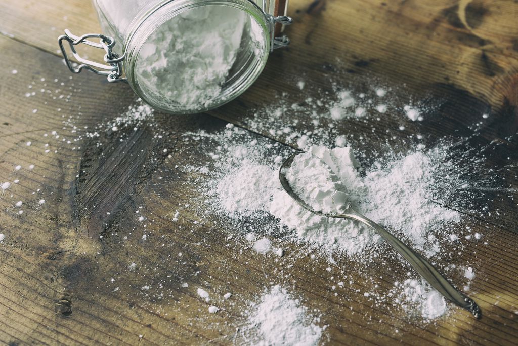 A bottle and a spoon of Arrowroot